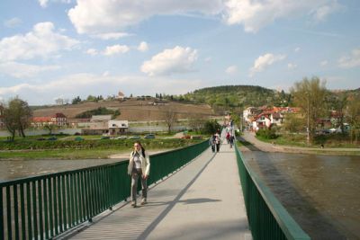Lávka do Troji - za ní doleva lávka do Troji - za ní doleva